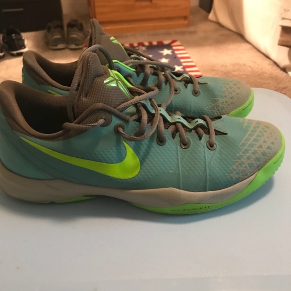 Kobe basketball shoes - Picture 3 of 4